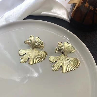 New Chinese Style Metallic Ginkgo Leaf Earrings Pleated Leaves Exaggerated Texture Sense Niche High Sense Earrings for Women