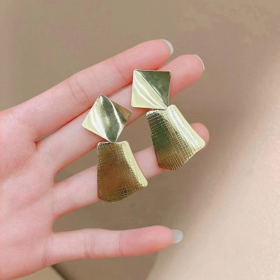 Korean Fashion Fashion Douyin Online Influencer Hot-Selling Earrings Female S925 Anti-Silver Needle Stall Supplies for Night Market Earrings Fashion