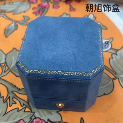 Italian pattern ring box