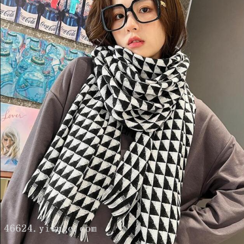 export scarf wholesale e-commerce live supply chain supply barbed silver triangle plaid scarf spot scarf