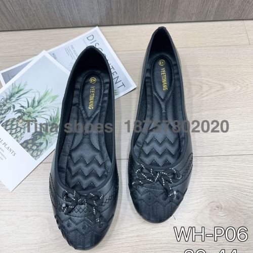 large size new 39-44 injection molding pumps all black napa pu， embroidered sponge mid-bottom flat women‘s shoes mother shoes