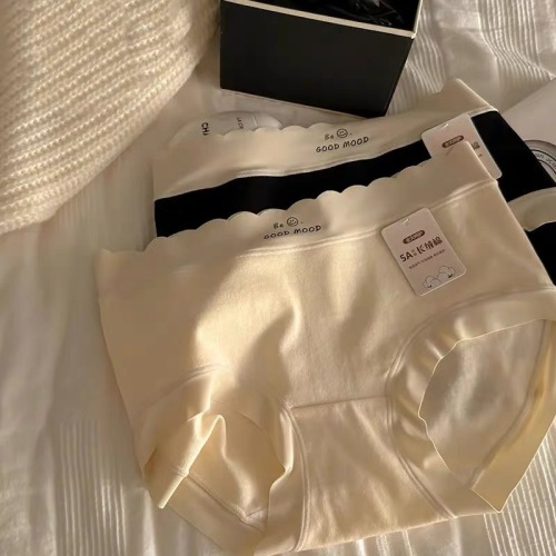 A类新疆棉舒适纯棉内裤女5A全棉透气无痕大码中腰少女三角裤