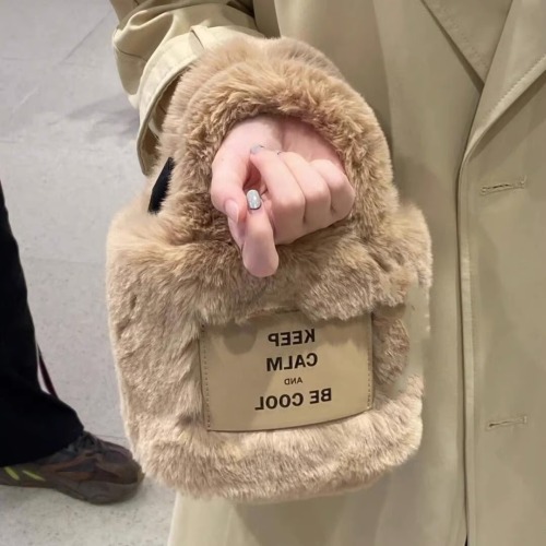 源头厂家批发秋冬新款时尚毛绒水桶毛毛包高级质感手提斜挎单肩包