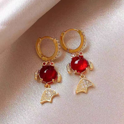 Graceful and Fashionable Exquisite New Chinese Style Koi Earrings Female Niche Design Advanced Light Luxury Ear Clips Earrings