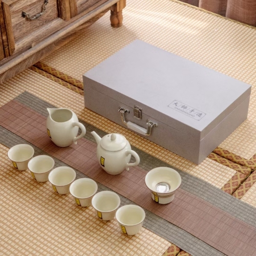 gift teaware sets of 10 ancient celadon， ru ware yellow tea set
