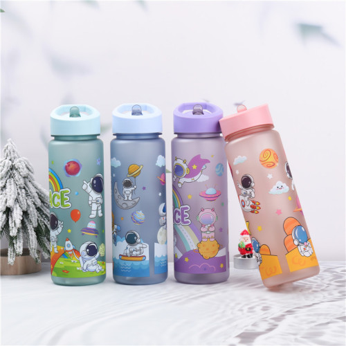 新款卡通太空人带吸管太空杯带提手可爱儿童磨砂吸管杯户外运动