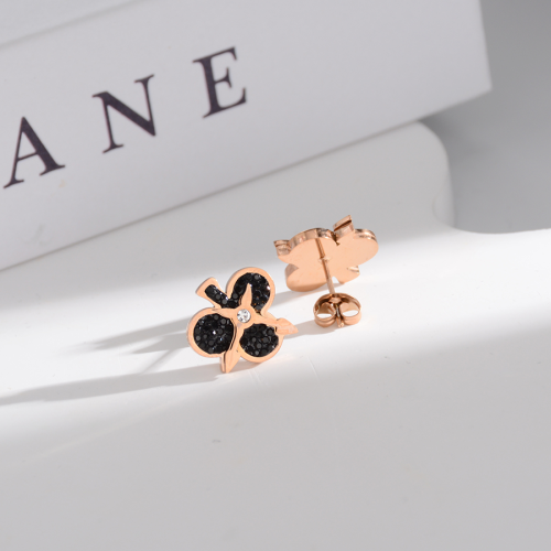 新款时尚黑色梅花耳钉钛钢玫瑰金女款耳饰气质百搭饰品礼物