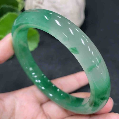 非洲翠（独龙玉）正圈手镯 圈口63.8    货品总重约57.6g工艺品