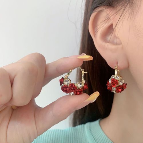 2024 new design sense rose flower basket ear clip stylish simple and versatile delicate bead-set diamond earrings eardrops female