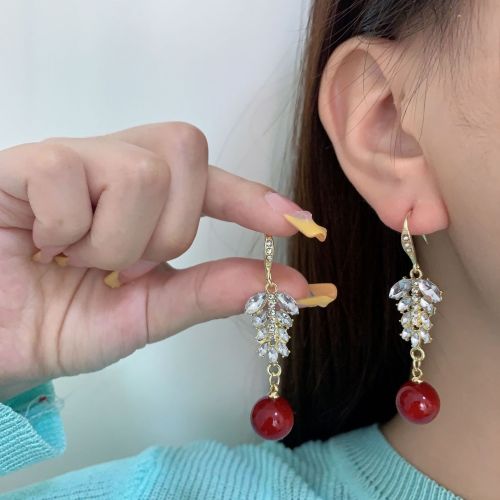 retro high-grade internet hot face slimming ear rings zircon maple leaf red pearl ear hook earrings graceful and fashionable
