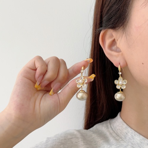 new popular online red temperamental earrings women‘s light luxury high sense refined zircon flower pearl earrings women‘s sterling silver needle