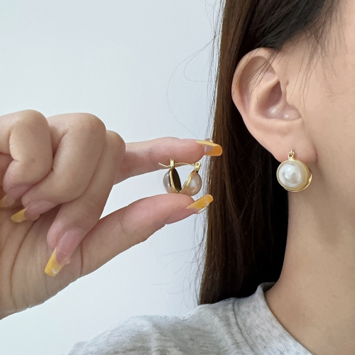 pearl earrings niche high-grade earrings female personality retro earrings geometric affordable luxury fashion simple internet celebrity ear clip