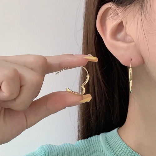 new fashion earrings slim love heart stud earrings simple temperamental cold style earrings light luxury fashion all-matching ear hook women
