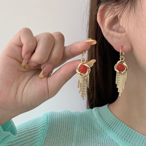 personality affordable luxury fashion european and american exaggerated metal tassel earrings female design sense winding flower pearl eardrop earring