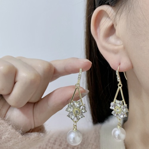 new ear hook temperament wild female earrings fashion zircon inlaid flower pearl earrings sterling silver needle female
