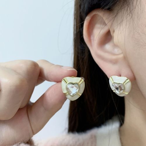 red heart-shaped ear studs women‘s special-interest design diamond heart-shaped french retro earrings new autumn and winter earrings earrings for women