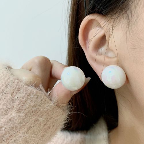 popular high-grade all-match earrings french square pearl earrings women‘s light luxury unique graceful earrings 2024 new