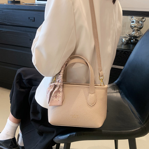 Bag for Women 2023 New Large Capacity Bucket Bag Daily Simple Bow Design Handbag for Young Women