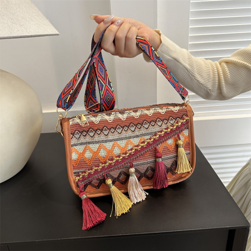2023 autumn and winter new tassel women‘s bag national fashion embroidery threads in contrast colors large capacity women‘s bag crossbody bag shoulder bag