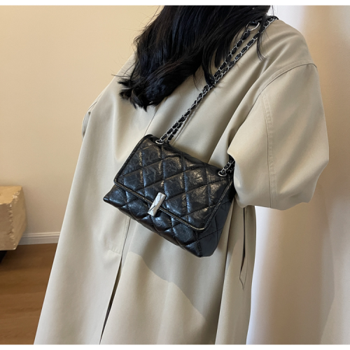Retro Debutante Style Women‘s Bag 2023 New Fall Winter Fashion Diamond Chain Small Square Bag Commuter Crossbody Shoulder Bag