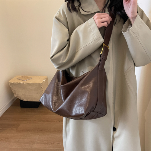 2023 autumn new urban simple ladies‘ mom bag large capacity shoulder portable messenger bag large capacity women‘s bag
