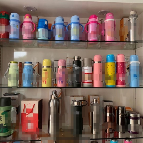 Autumn and Winter Running Rivers and Lakes Stall Hot Sale 20 Yuan Model Vacuum Cup Stainless Steel Vacuum Cup Supply Wholesale Stock Miscellaneous