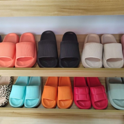Slippers Exhibition Stall Net Red Thick Bottom Hot-Selling Slip-on Slippers Hot Sale Slippers Stock Foreign Trade Men's and Women's Sandals