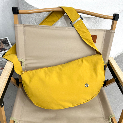 Parachute Fabric Bag 2023 New Fashionable Ultra-Thin Wide Shoulder Strap Women's Bag Large Capacity Casual Messenger Bag