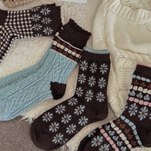 2025秋冬新款复古花朵重工绵羊毛女袜保暖加厚美拉德森系风中筒袜