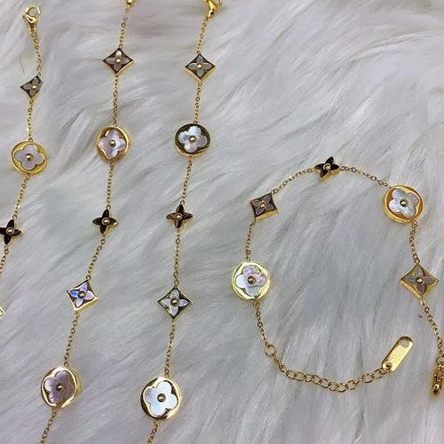 幸运四叶草手链钛钢白贝ins网红小众设计韩版时尚个性百搭18K金女