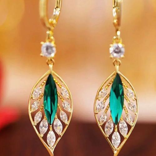 2023 new fashion shining zircon green leaf daily wild ear buckle light luxury high fashion temperament earrings female