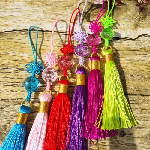 干花流苏挂件钥匙扣 中国结手工编制腰间 包包挂饰厂家直销。