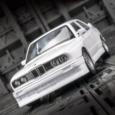 1: 36 Simulation BMW M3 E3 1987 Alloy Car Model Decoration Retro Sports Car Return Door Opening Toy