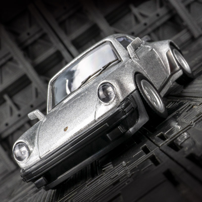1: 36 simulation Porsche 911 Turbo 1978 alloy car model with decorative parts for the return car