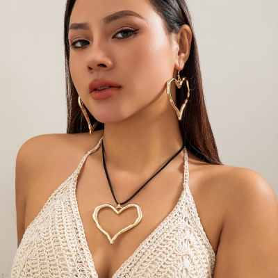 INS-style Jewelry Set, Simple Heart Necklace and Earrings, Niche All-Match Sweet and Cool Neck Chain