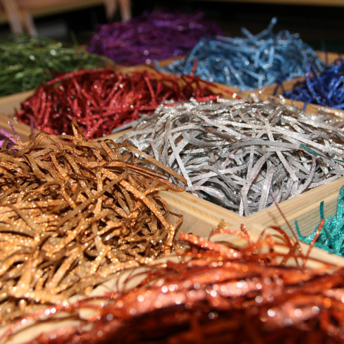 新品金葱丝拉菲草纸丝闪光塑料带金葱粉批发生日礼品礼盒填充物