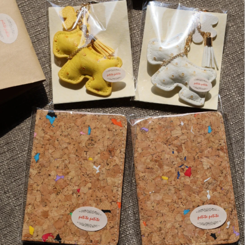 2025新年蛇年香港红酒塞材质护照夹卡包长款钱包花纹随机