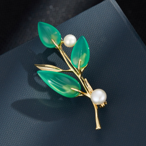 时尚轻奢竹叶胸针淡水珍珠绿玉髓植物叶子胸花新款精致优雅女别针