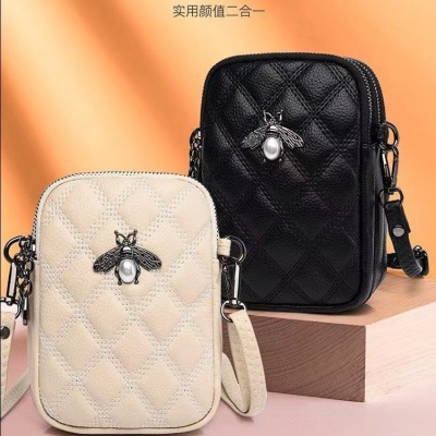 [Weiwei Kangaroo] New Diamond Embroidery Thread Mobile Phone Bag Shoulder Crossbody Bee Bag Source Factory Wholesale