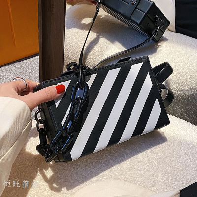 One Piece Dropshipping Crossbody Bag Korean Style Fashion Brand Box Bag Female 2023 New Personalized Chessboard Plaid Shoulder Bag