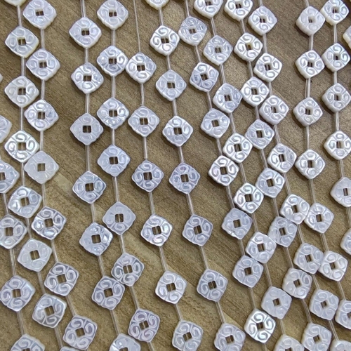 天然贝壳白蝶贝正方形中间带孔雕花DIY配件饰品配件