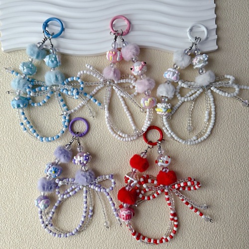 【设计师款】可爱珍珠幸运蝴蝶结毛绒款水钻秋冬季新款精致挂件