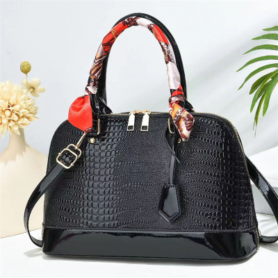 New Crocodile Pattern Fashion Handbag Bright Leather Shoulder Bag Crocodile Pattern Shell Messenger Bag European and American Style Women's Bag