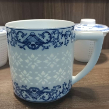jingdezhen ceramic blue and white tea water separation office tea cup tea cup with lid activity bank business gift cup