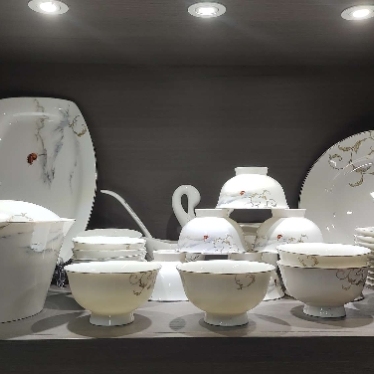 jingdezhen ceramic tableware bone china national fashion bowl dish suit practical return set bowls， dishes and plates combination