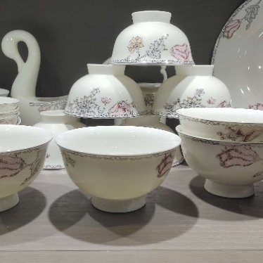 jingdezhen high temperature anti-scald high leg light luxury rice bowl european creative ceramic bone china tableware 58 pieces wholesale