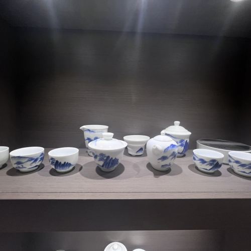 large hand-painted misty blue landscape cover teacup large ceramic retro blue and white gaiwan kung fu tea set