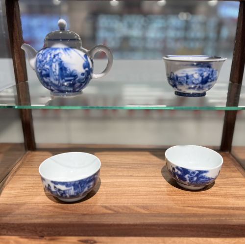 Teapot Teapot Teacup Gaiwan Ceramic Blue and White Character Teapot Kung Fu Tea Set Teapot Gracked Glaze Supportable