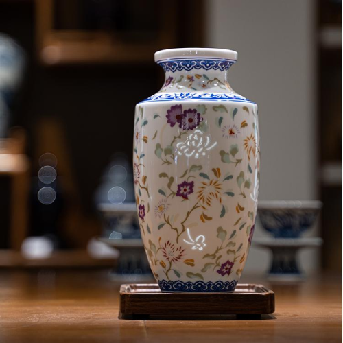 景德镇玲珑花瓶卧室陶瓷器中式家居装饰品电视柜摆件复古花瓶家用