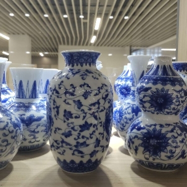 Factory Wholesale Blue and White Porcelain Chinese Blue and White Porcelain Vase Mini Flower Vase Hydroponic Vase Small Ornaments Crafts